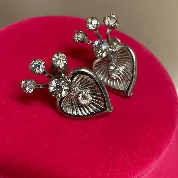 Vintage Bugbee & Niles Rhinestone Heart Earrings | 1960s Ice Crystal Screw Back - Picture 3 of 6